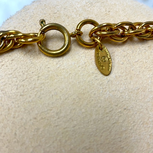 CHANEL GOLD PLATED LONG COIN NECKLACE VGC - Picture 4 of 7